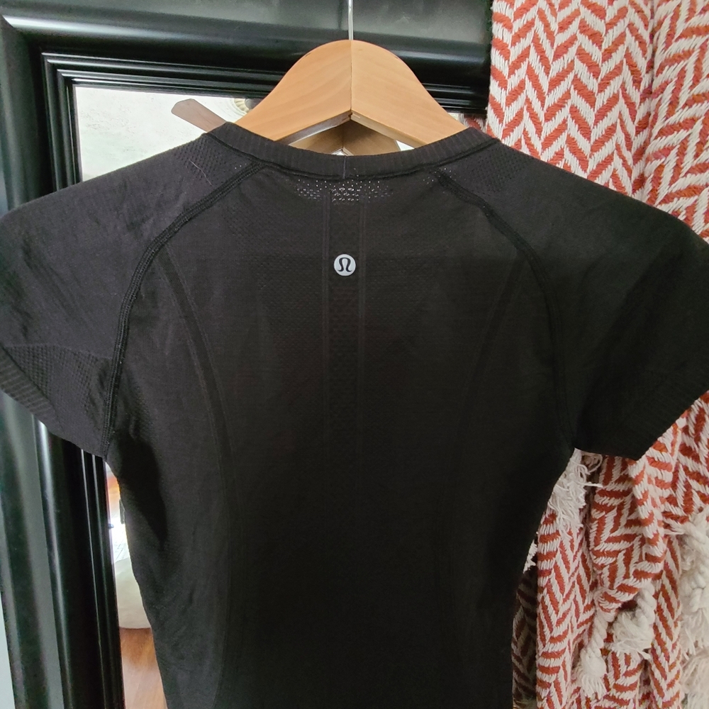 Lululemon small tshirt